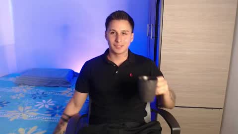 VALENTINO online show from October 31, 9:29 pm