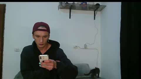 Snapshot of vamp_noah chatting on February 25, 6:25 am Vamp Noah and Dan online show from February 25, 6:25 am