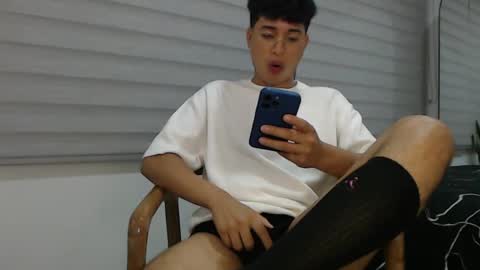 Snapshot of velascosexyboy chatting on January 11, 3:02 am velascosexyboy online show from January 11, 3:02 am