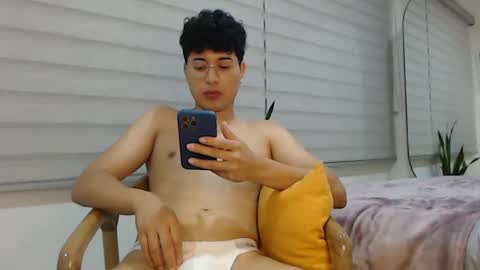 Snapshot of velascosexyboy chatting on February 28, 3:04 am velascosexyboy online show from February 28, 3:04 am