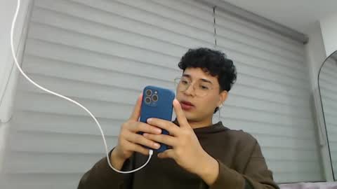 Snapshot of velascosexyboy chatting on January 28, 2:43 am velascosexyboy online show from January 28, 2:43 am