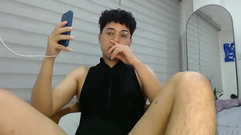 Snapshot of velascosexyboy chatting on February 21, 3:01 am velascosexyboy online show from February 21, 3:01 am