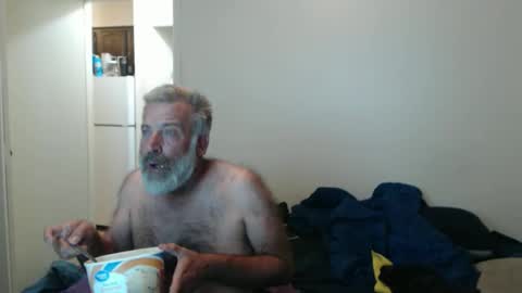 Snapshot of veryveryhairmanindenver chatting on October 25, 12:34 am hairy man online show from October 25, 12:34 am
