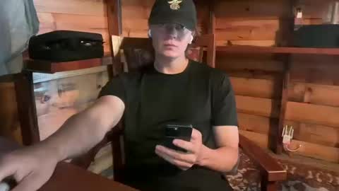 Snapshot of vexelgain chatting on October 10, 2:55 pm HendasWerout online show from October 10, 2:55 pm