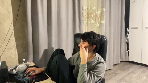 vialeras online show from December 17, 1:13 am