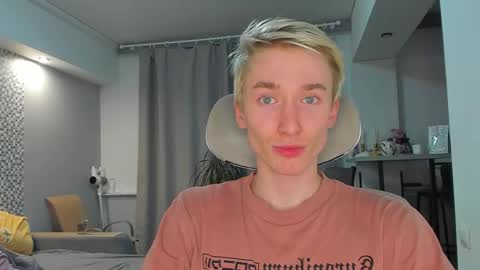 vibemygirl online show from November 9, 6:45 pm