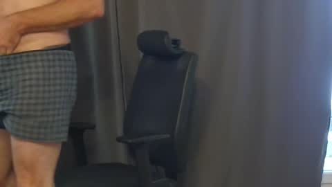 Vic online show from November 18, 1:37 pm