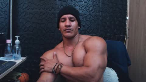 Viktor Herrera online show from November 10, 6:35 pm