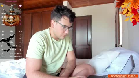 Vito Ferrer online show from October 4, 1:05 pm