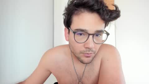 Vito Ferrer online show from February 22, 12:39 pm