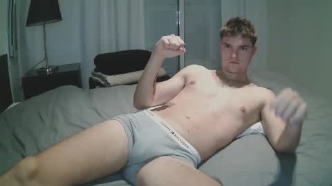 Snapshot of vouvoucouple chatting on December 5, 5:29 pm Tim online show from December 5, 5:29 pm