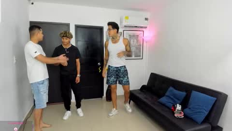 voyeurism_guys online show from March 28, 11:27 pm