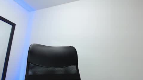 Snapshot of walter_brownn01 chatting on January 21, 2:22 am WALTER BROWN  online show from January 21, 2:22 am