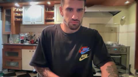 wearetwo online show from April 7, 4:01 am