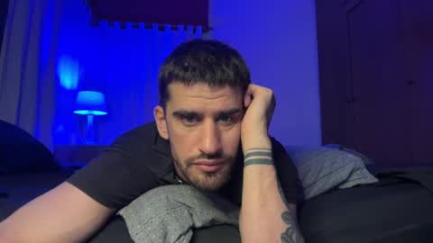 wearetwo online show from October 21, 3:31 am