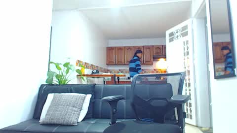 Wesley Rogger online show from February 6, 2:30 am