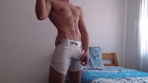 Snapshot of whiteboymask chatting on February 15, 6:33 pm Whiteboymask online show from February 15, 6:33 pm