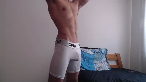 Snapshot of whiteboymask chatting on February 7, 7:17 pm Whiteboymask online show from February 7, 7:17 pm