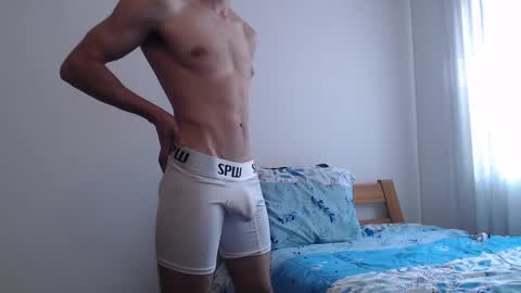 Snapshot of whiteboymask chatting on February 26, 7:14 pm Whiteboymask online show from February 26, 7:14 pm