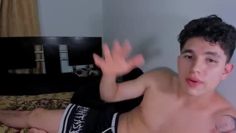 whos_he online show from December 3, 3:45 am