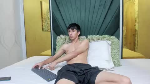 Sebas   online show from December 16, 12:18 am