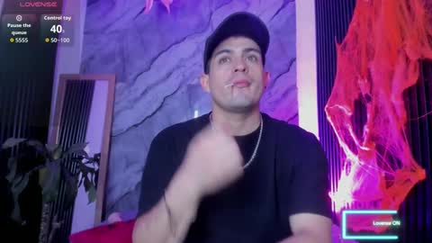 william_steel_ online show from October 4, 11:26 am