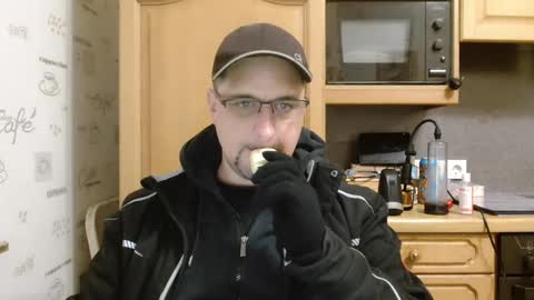 Snapshot of wirzwei8883 chatting on December 9, 5:13 pm Dirty online show from December 9, 5:13 pm