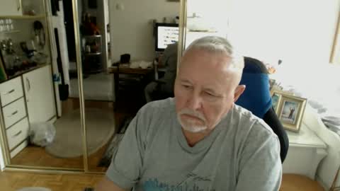 wlodek165 online show from April 2, 10:23 am