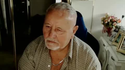 wlodek165 online show from March 31, 8:27 am