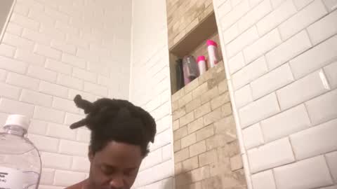 Snapshot of woodpipe69 chatting on December 12, 1:49 pm Woodpipe69 online show from December 12, 1:49 pm