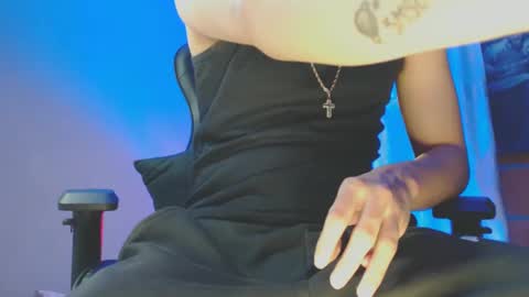 Snapshot of woondeer17 chatting on December 4, 6:22 am Woondeer online show from December 4, 6:22 am