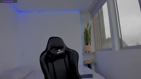 Xavier online show from April 16, 10:34 pm