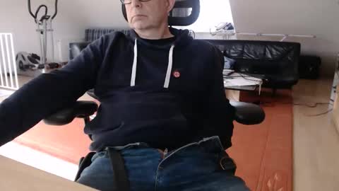 xtommix69 online show from December 22, 1:41 pm