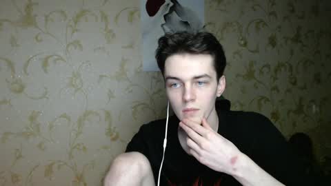 traqqq online show from April 21, 8:15 pm