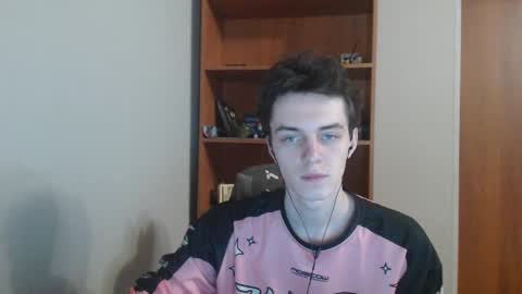 traqqq online show from October 30, 9:27 pm