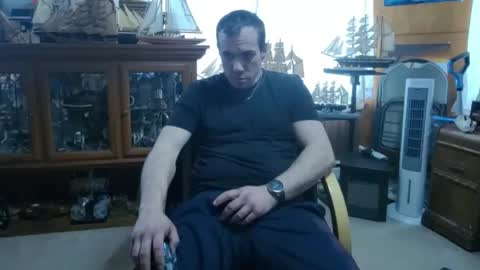 xxScubaStevexx online show from April 1, 5:10 pm