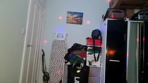 Snapshot of xxsddf chatting on December 3, 2:23 am Tonnny online show from December 3, 2:23 am