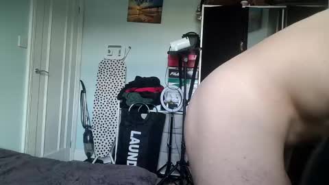 Snapshot of xxsddf chatting on December 15, 10:50 am Tonnny online show from December 15, 10:50 am