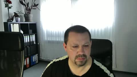 Eddi online show from February 25, 8:04 am