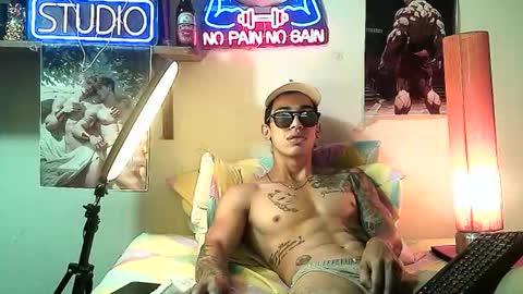 yeisoncastellanos1999 online show from November 15, 8:00 pm