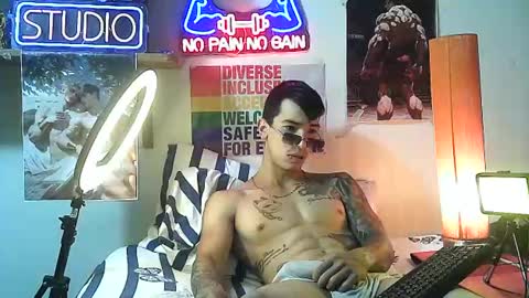 yeisoncastellanos1999 online show from October 16, 12:07 am