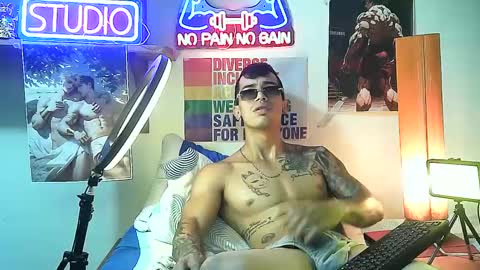 yeisoncastellanos1999 online show from October 3, 12:15 am