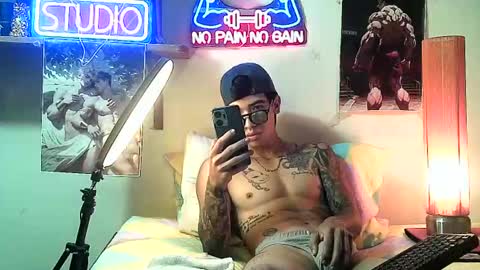 yeisoncastellanos1999 online show from November 14, 6:42 pm