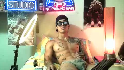 yeisoncastellanos1999 online show from November 18, 6:33 pm