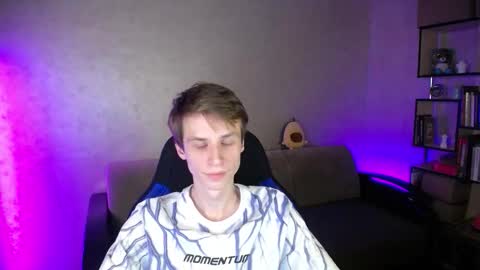 Snapshot of yes_cute_boy_ chatting on October 20, 11:30 pm Eden online show from October 20, 11:30 pm