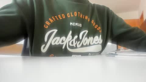 Snapshot of yoda130305 chatting on September 18, 3:47 pm yoda130305 online show from September 18, 3:47 pm