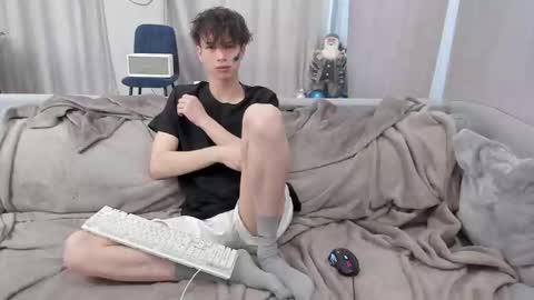 your_shy_guy online show from March 7, 6:24 am