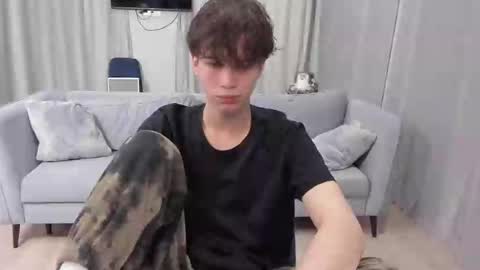 your_shy_guy online show from January 31, 2:28 pm