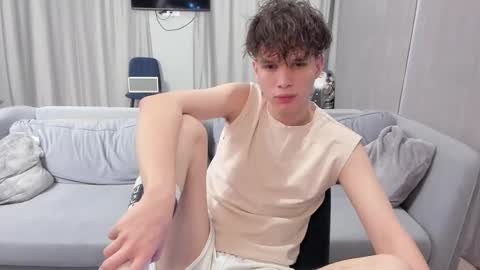 your_shy_guy online show from February 4, 6:17 pm