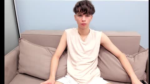 your_shy_guy online show from October 6, 3:00 am